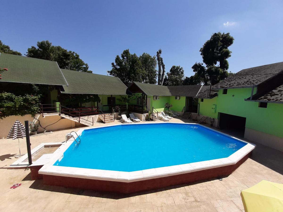 Futog Pool And Villa Splav Dunavac מראה חיצוני תמונה