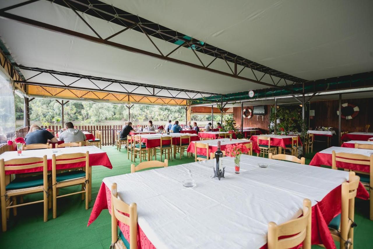 Futog Pool And Villa Splav Dunavac מראה חיצוני תמונה